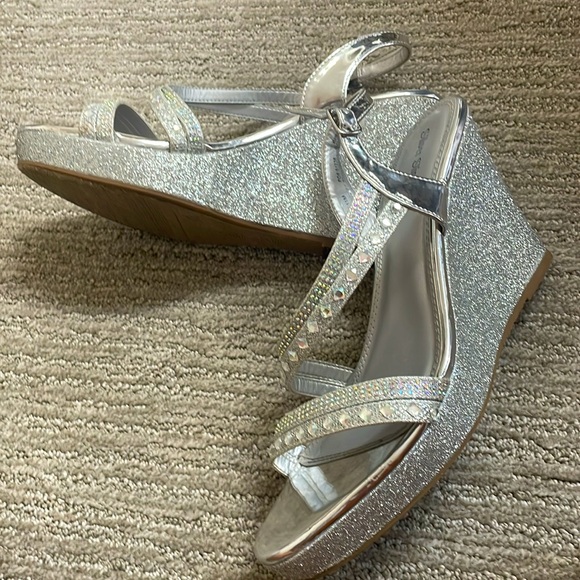 sparkly heels, size 9, worn once - Picture 2 of 3